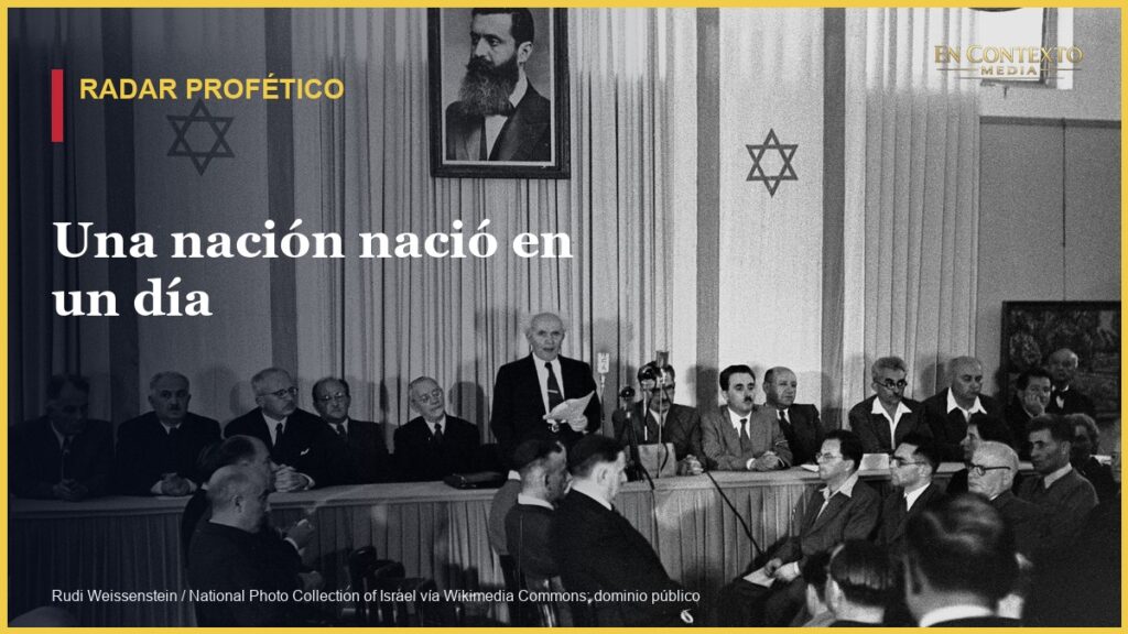 David Ben-Gurion proclama el establecimiento del Estado de Israel el 14 de mayo de 1948.
