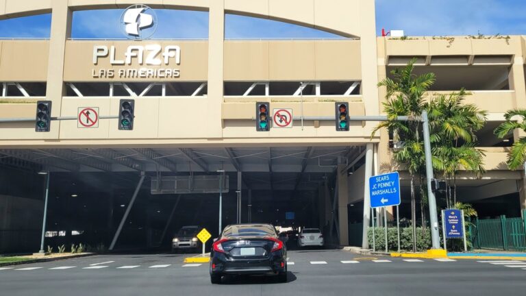 Exterior de Plaza Las Américas en San Juan, Puerto Rico.