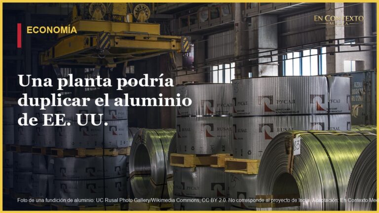 Vista interior de una fundición de aluminio utilizada como imagen de archivo.
