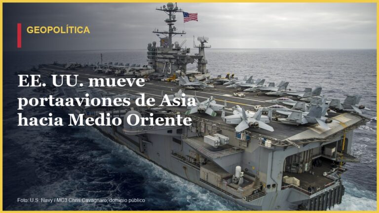 El portaaviones USS George Washington navega por el Pacífico con aeronaves del Carrier Air Wing 5 sobre su cubierta.