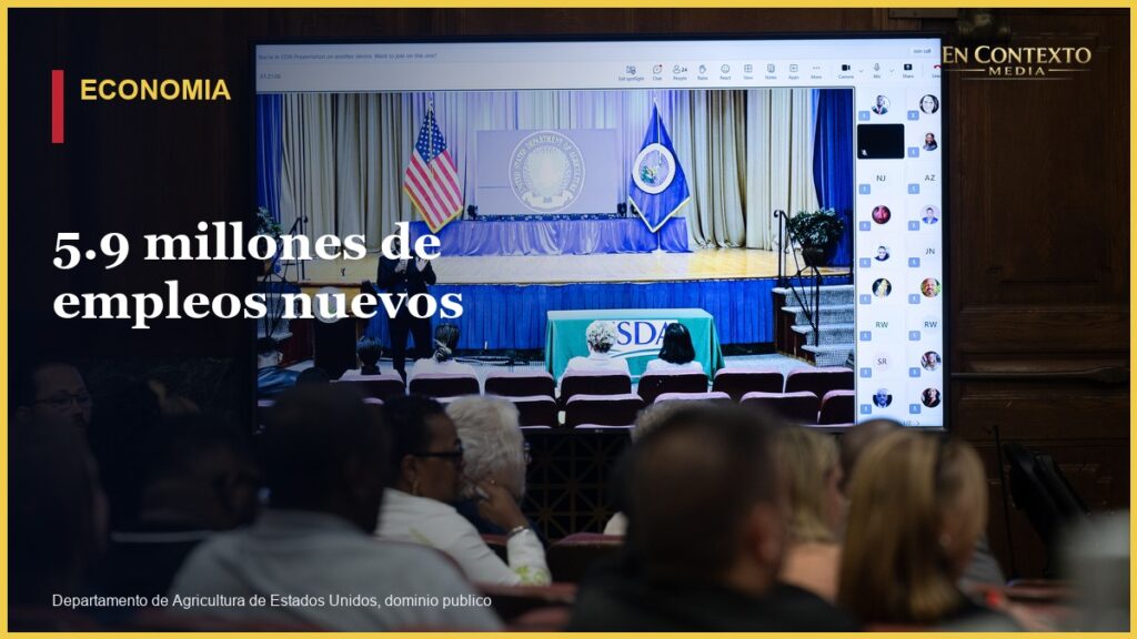 Trabajadores participan en una reunion profesional en Estados Unidos.