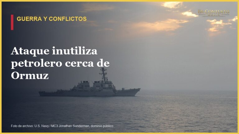 Un petrolero y un buque de la Marina de Estados Unidos en aguas del estrecho de Ormuz en una fotografía de archivo.
