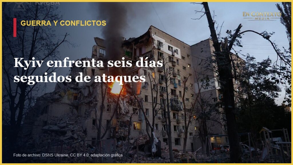 Edificio de apartamentos dañado por un ataque ruso en Kyiv en una fotografía de archivo del servicio de emergencias de Ucrania.