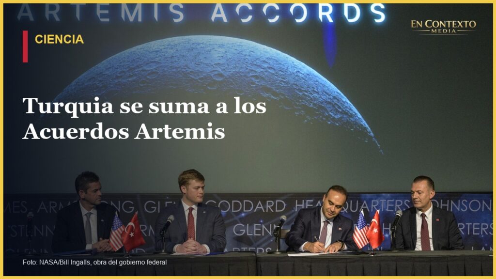 Representantes de Turquia y Estados Unidos durante la firma de los Acuerdos Artemis en la sede de NASA.
